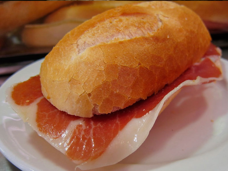 Bocadillo de jamón ibérico en la vuelta al cole