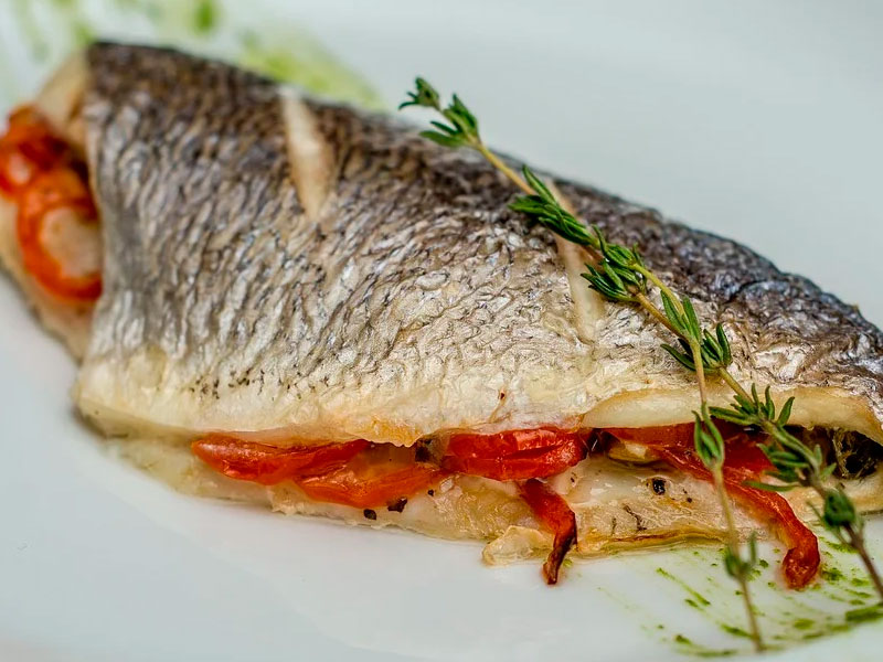 Receta de lubina al horno rellena de cecina de León - Jamón Ibérico Matas